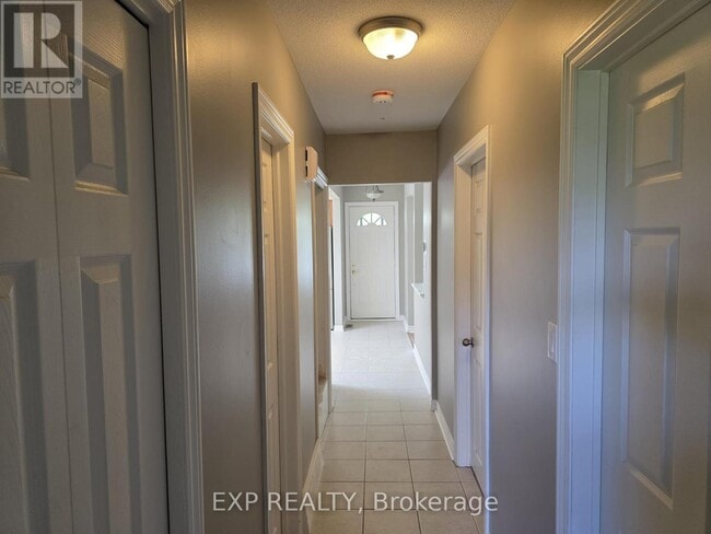 Building Photo - 37 Montcalm Dr
