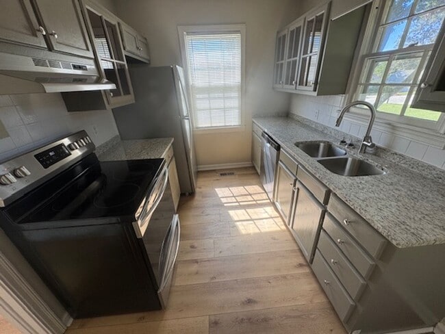 Foto del edificio - 245 Beechwood Cir
