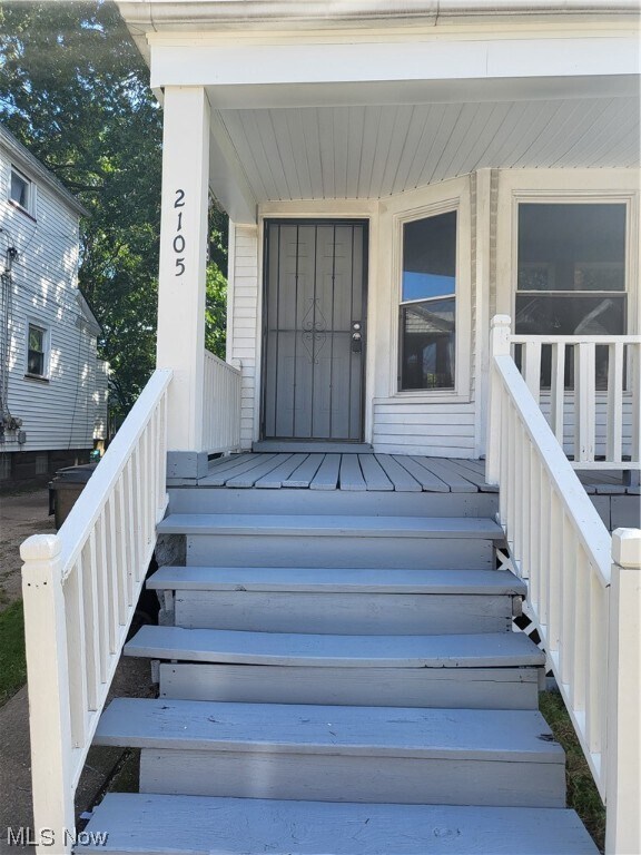Building Photo - 2105 W 93rd St