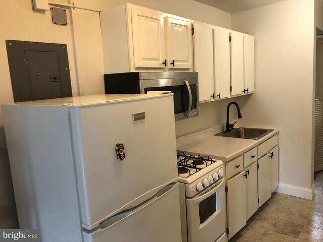 Foto del edificio - 1715 H St NE