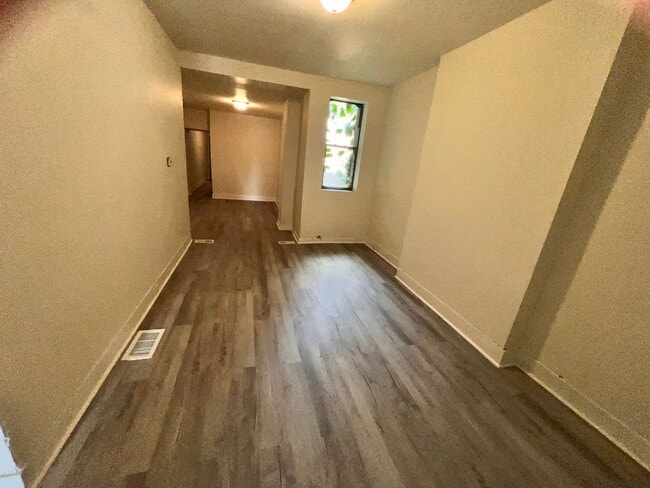 Building Photo - Newly Renovated 4 Bedroom Home w/ Washer &...