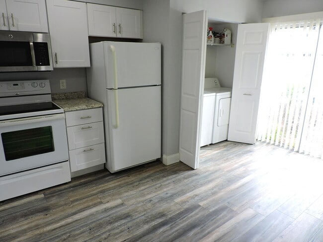 Foto del edificio - 6198 Riverwalk Ln