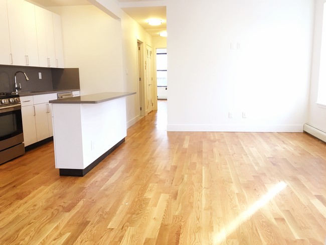 Foto del edificio - 33-02 Ditmars Blvd