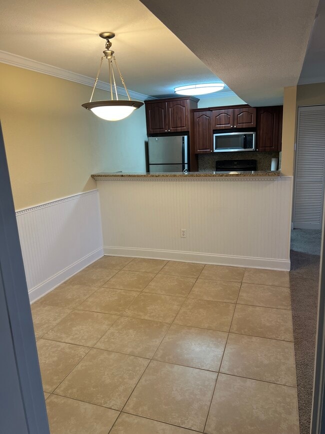 Building Photo - 455 Alt 19