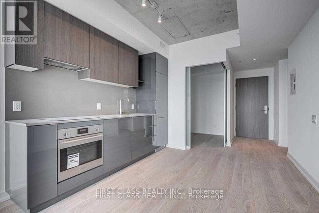Building Photo - 161-4161 Roehampton Ave
