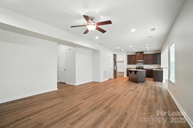Building Photo - 2031 Hamil Ridge Dr