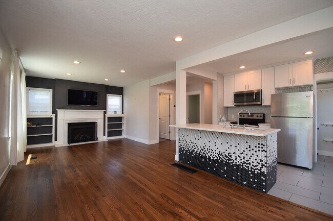Building Photo - Cozy Updated 4 bed Home in the heart of Millcreek/Sugar House!!