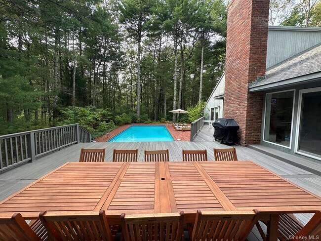 Foto del edificio - 33 Oakhill Ln