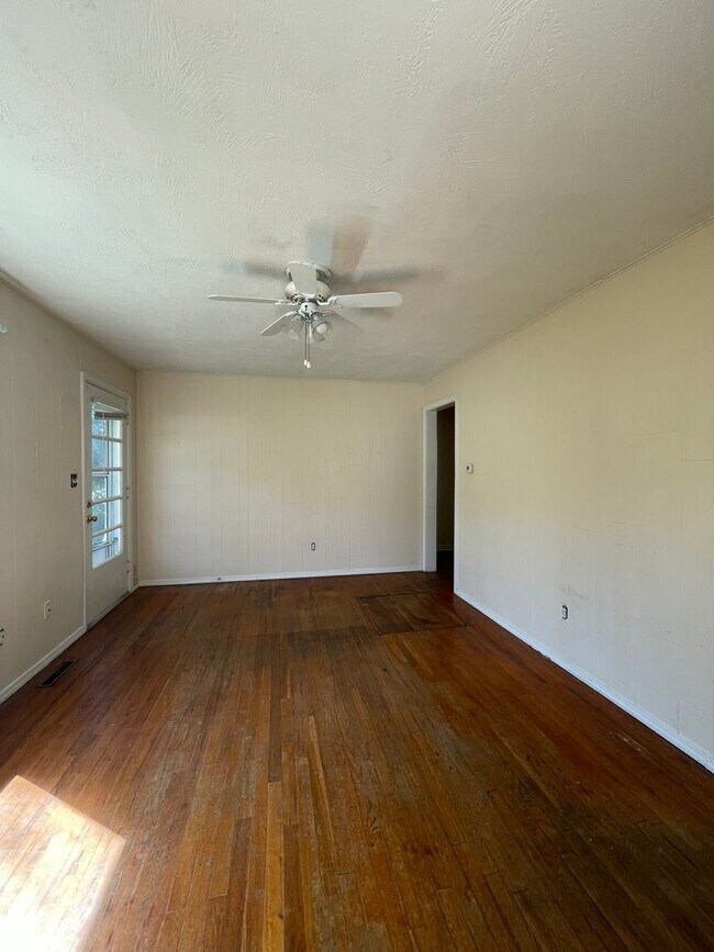 Foto del edificio - Charming 2 bedroom with a basement