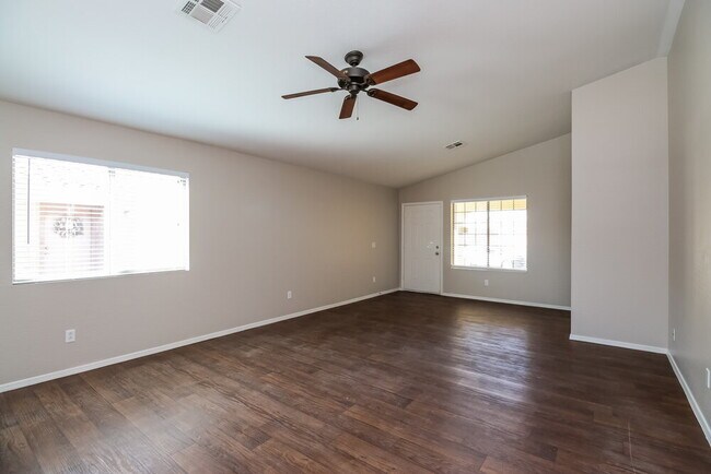 Building Photo - 1453 E Kelsi Ave
