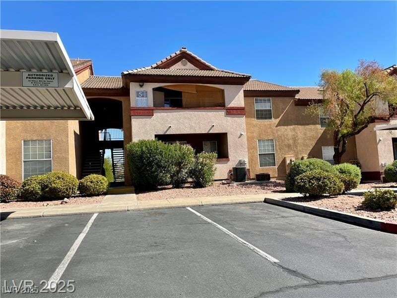 Foto principal - 231 W Horizon Ridge Pkwy