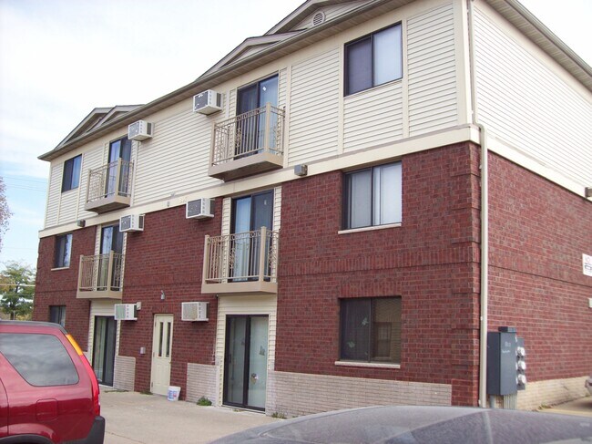 Building Photo - 807 E Washington St