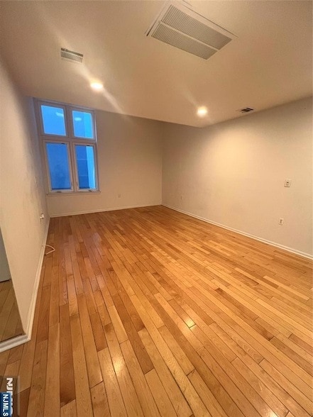 Foto del edificio - 308-310 Passaic Ave