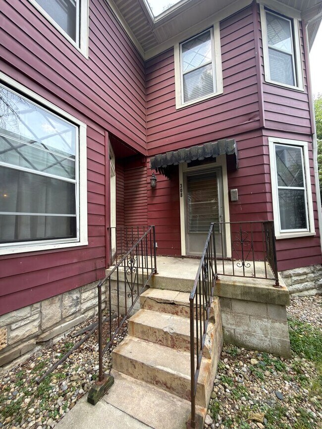 Building Photo - 308 N Washington St