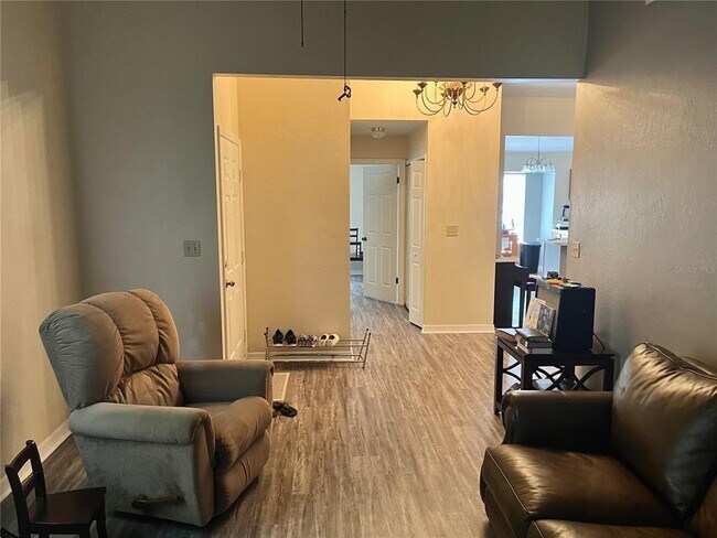 Foto del edificio - 329 NW 48th Blvd