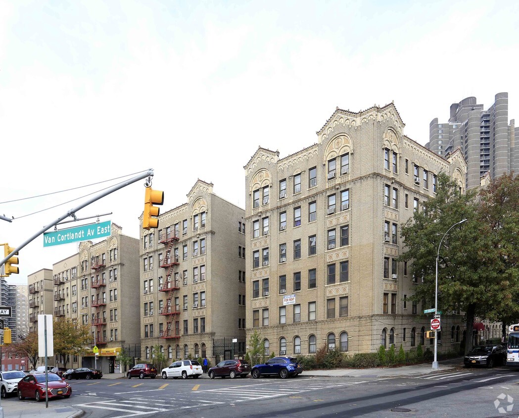 Foto principal - 3235 Grand Concourse