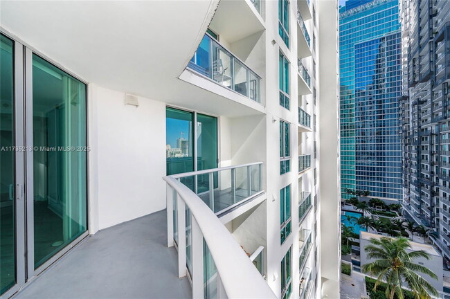 Building Photo - 300 S Biscayne Blvd