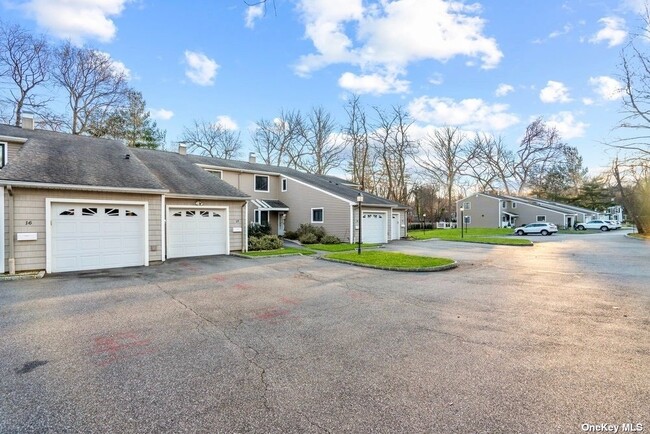 Building Photo - 17 W Neck Ct