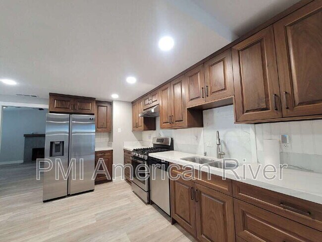 Building Photo - 9275 Defiance Cir