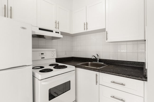 Building Photo - Hollyburn Court