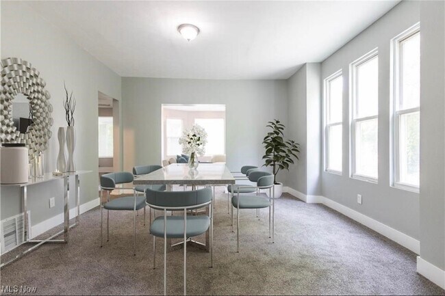Foto del edificio - 8511 Wade Park Ave