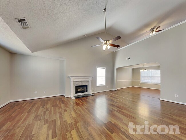 Foto del edificio - 341 Chase Marion Way