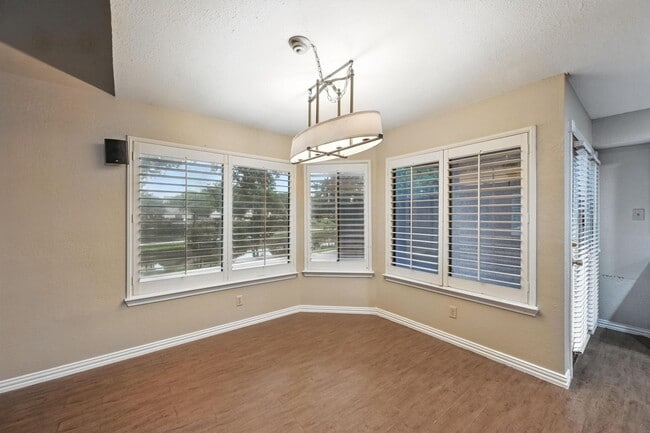 Building Photo - Beautiful 3 Bedroom Condo Overlooking The ...