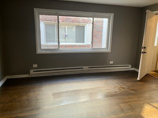 Building Photo - A 2 bedroom unit in Chicago