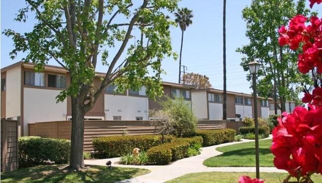 Sea Breeze Rental Townhomes Apartments Costa Mesa Ca Primary Photo Sea Breeze Rental Townhomes