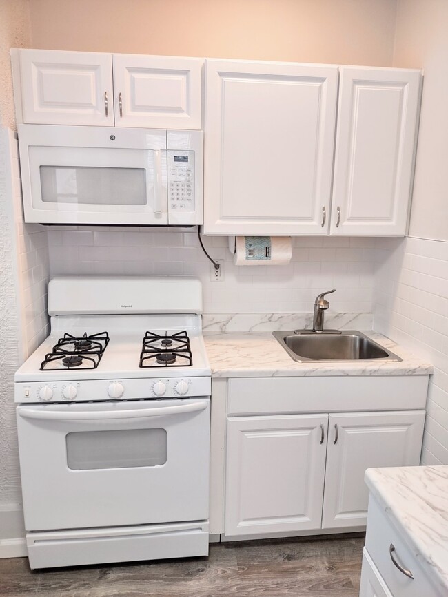 Kitchen - 110 Franklin St