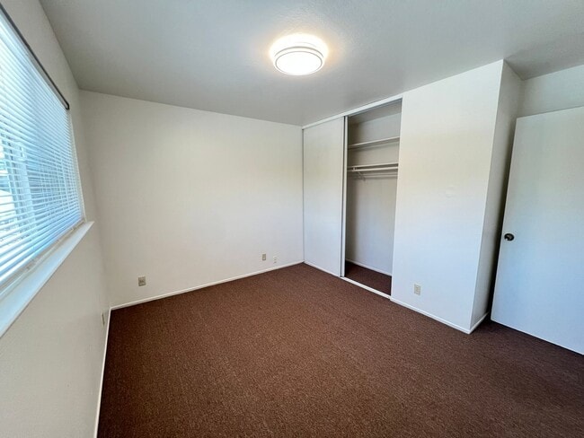 Building Photo - EBS T 1172-1176