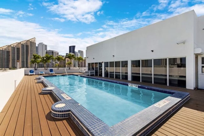 Foto del edificio - 225 179th Dr