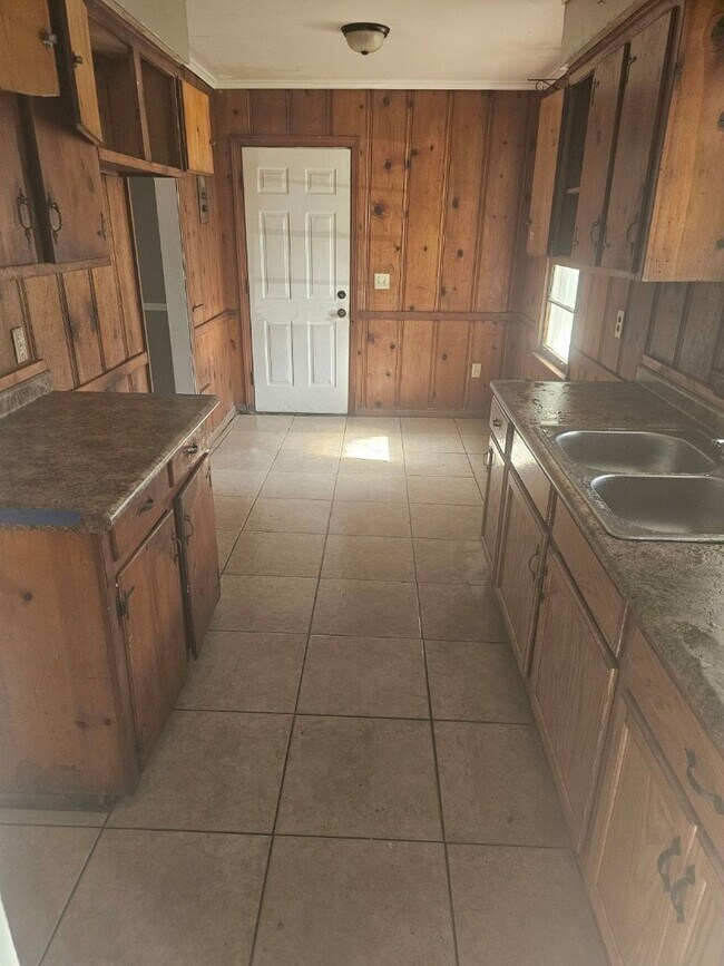 Foto del edificio - 540 Clubview Dr