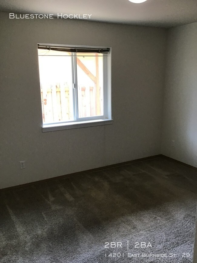 Foto del edificio - 14201 E Burnside St