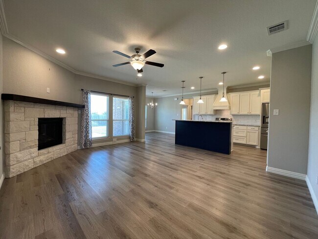 Foto del edificio - AVAILABLE NOW 3 BEDROOM 2 BATH WITH OFFICE...