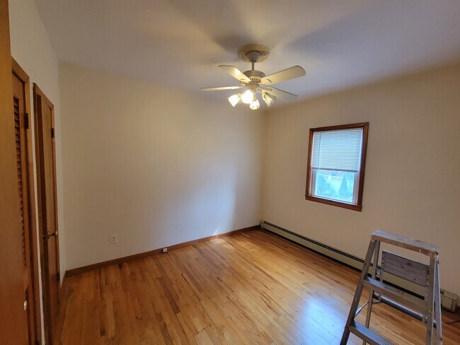 Building Photo - 212 Riverview Pl