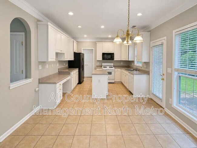 Building Photo - 550 Elgaen Ct
