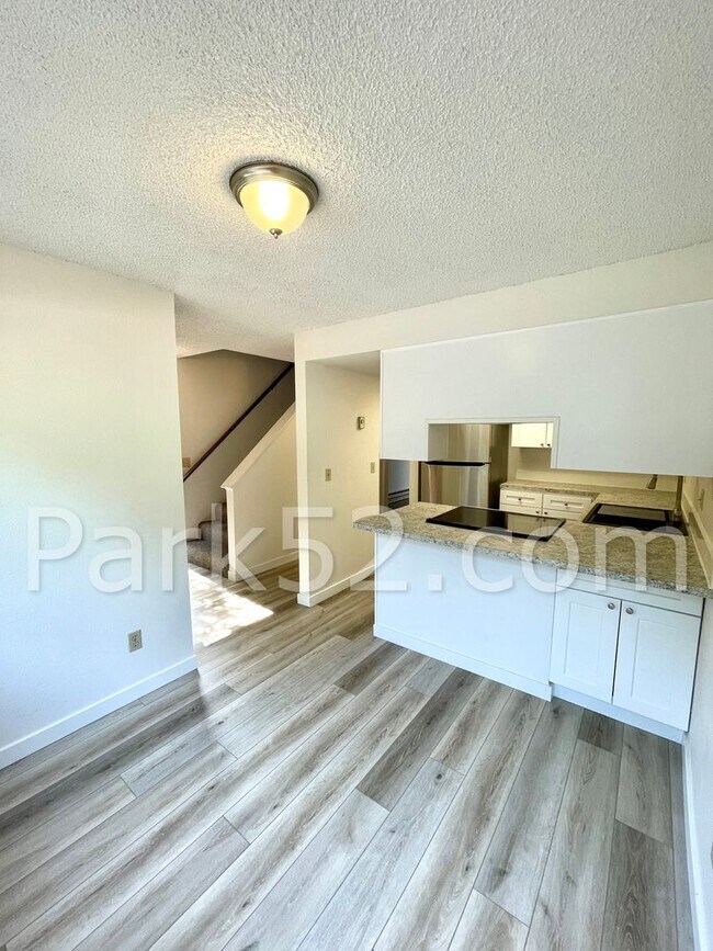 Foto del edificio - Remodeled 2 Bedroom Townhome!