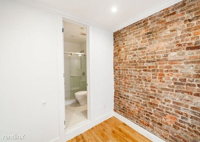 Building Photo - 309 E 75th St