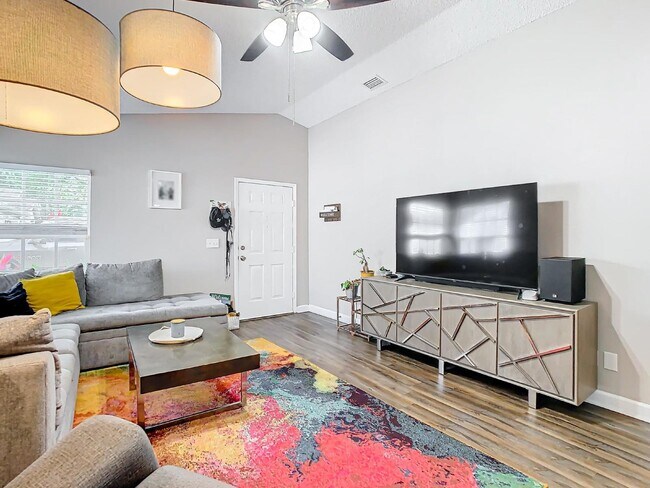 Foto del edificio - Spacious 3 Bedroom, 2 Bath Retreat on a Quiet Cul-de-Sac