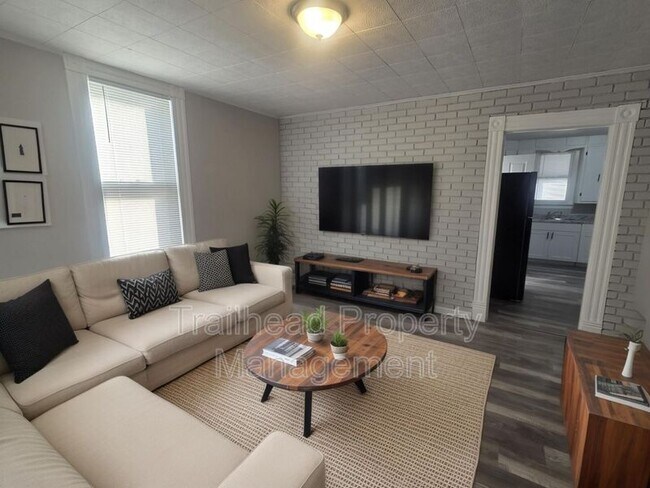 Building Photo - 1024 Roosevelt Ave