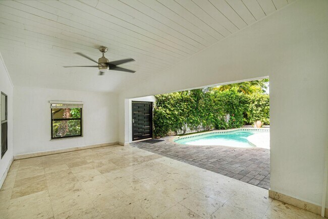 Building Photo - 7810 Beach View Dr