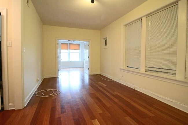 Foto del edificio - 3823 N Southport Ave