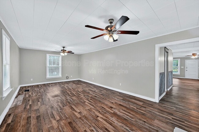 Foto del edificio - 300 W Moore St