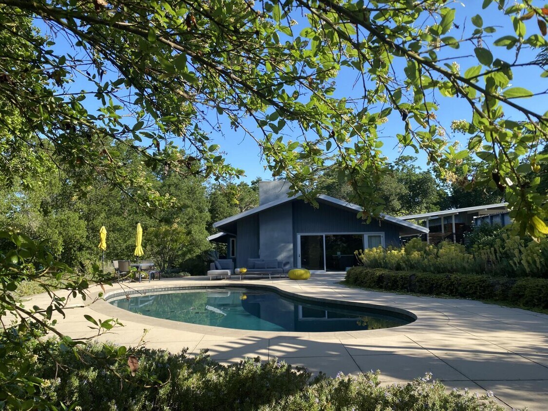 Foto principal - 5 Grove Ct