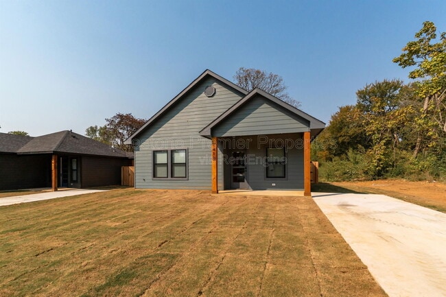 Building Photo - 1419 S 7th Ave