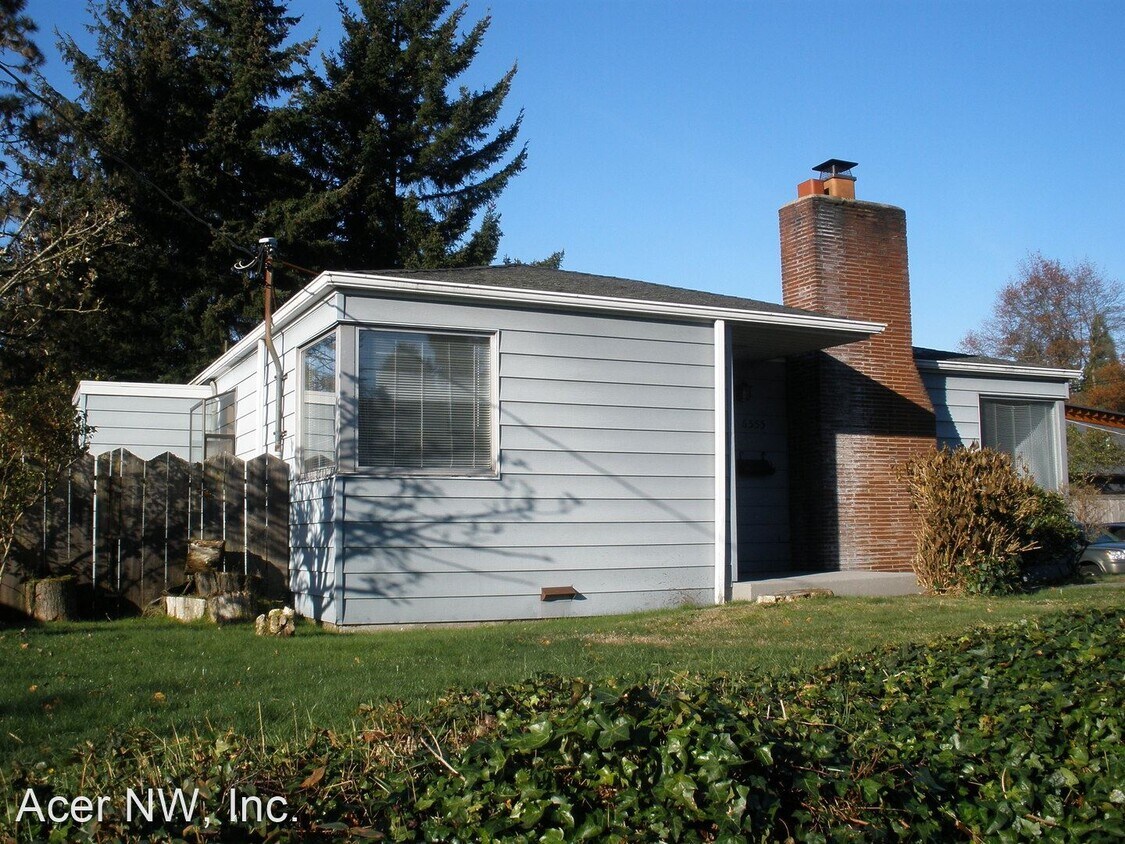Foto principal - 2 br, 1 bath House - 6555 25th Ave NE