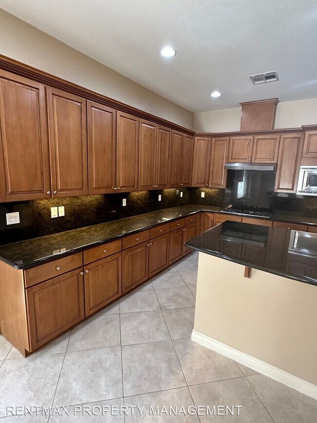 Foto del edificio - 4 br, 4.5 bath House - 2743 S MILLER LN