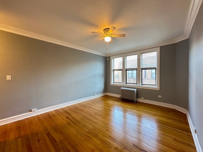 Foto del edificio - 1369 W Estes Ave