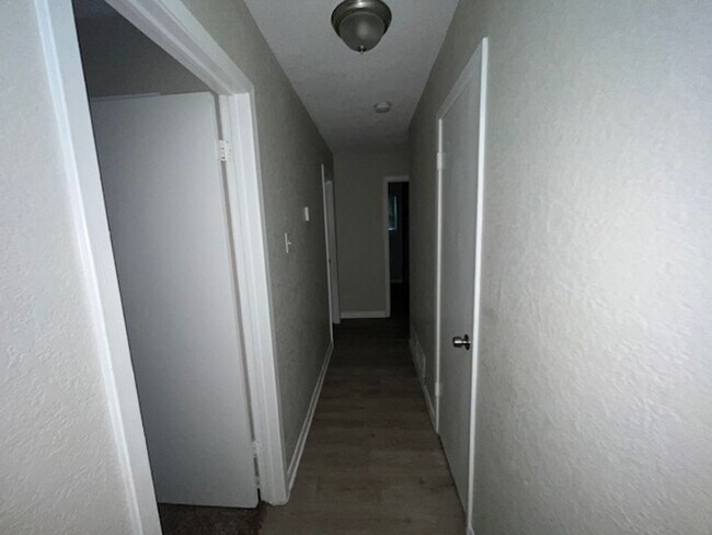 Foto del edificio - 2506 Hidden Valley Dr